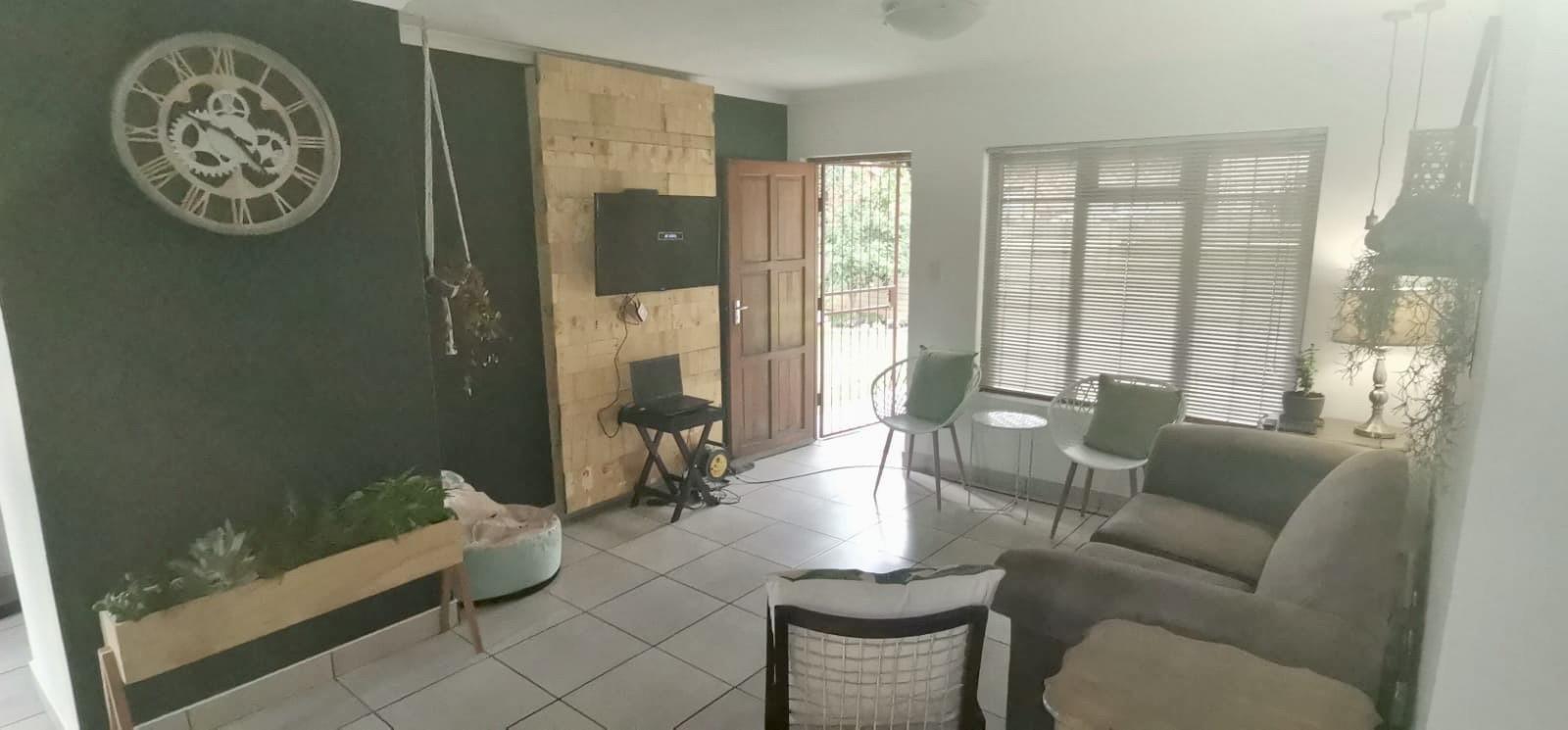 2 Bedroom Property for Sale in Langenhovenpark Free State